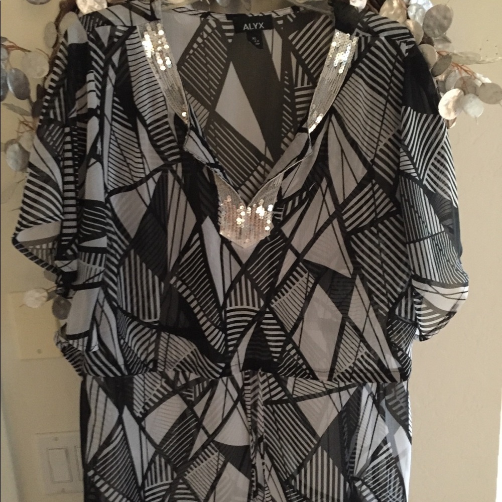 Cool 😎 swimsuit cover up or tunic☀️